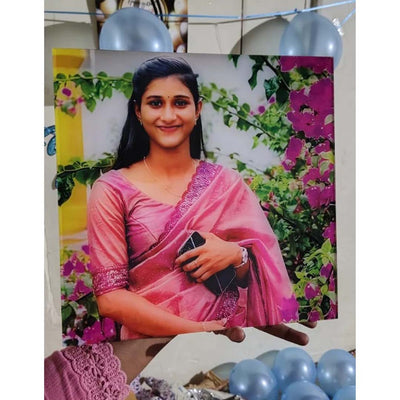 Customer photo of a delivered acrylic frame